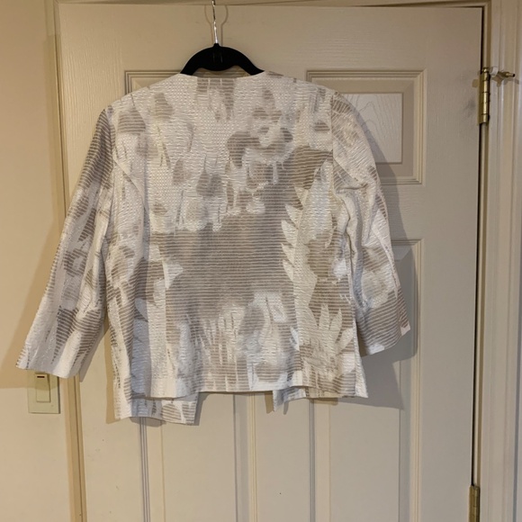 Chico’s Ivory/Tan Open Front Lightweight Jacket sz 1 - Picture 4 of 5